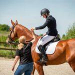 Succesmoment tussen een trainer en ruiter door Mentale Training door Sabrien van Dijk.