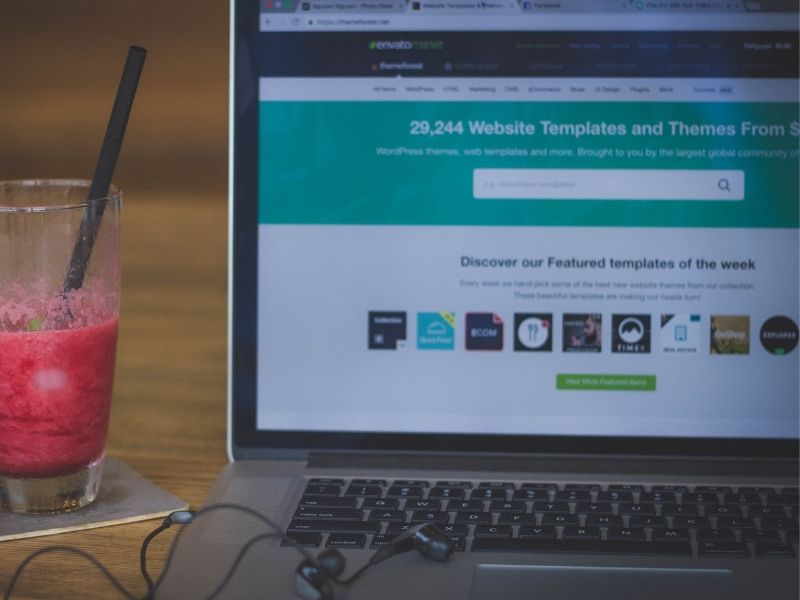 Ontwerp WordPress website op laptop