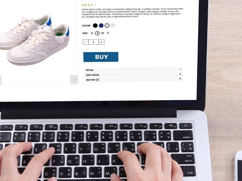 Webshop aankoop via laptop